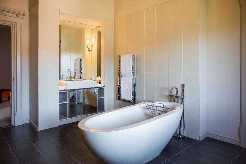 Suite Bathroom